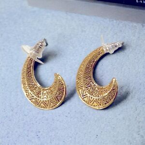 Vintage Crescent Moon Ornate Filigree Gold Tone Earrings